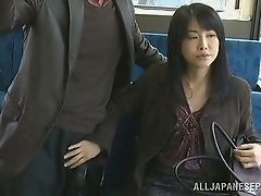 Скрытая дрочка руками на автобусе